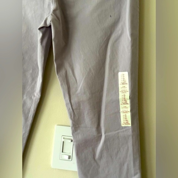 The Slim City Khakis by Gap Size 2R Crop Pants Coupe Urbaine Etroite Lilac NWT - Picture 6 of 16